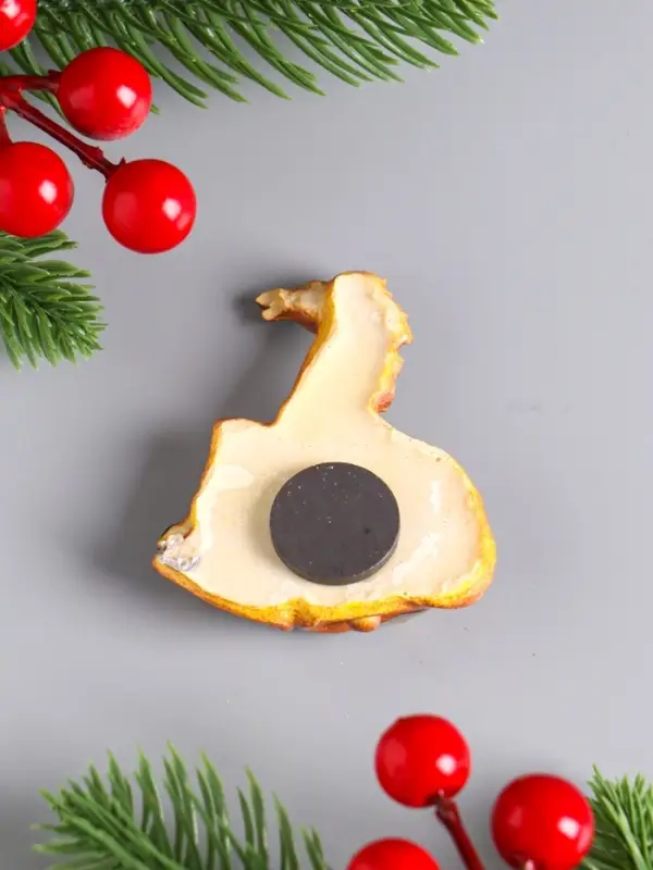 Магнит полистоун   Магнит полистоун  "Новогодний конь с подарками" МИКС 5,3х6,5 см