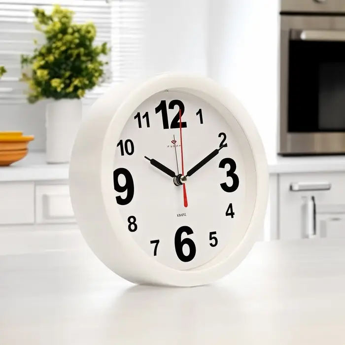 Будильник-часы настольные &laquo;Классика&raquo;, дискретный ход, d=15 см, 16.5&times;16.5 см, от батарейки АА