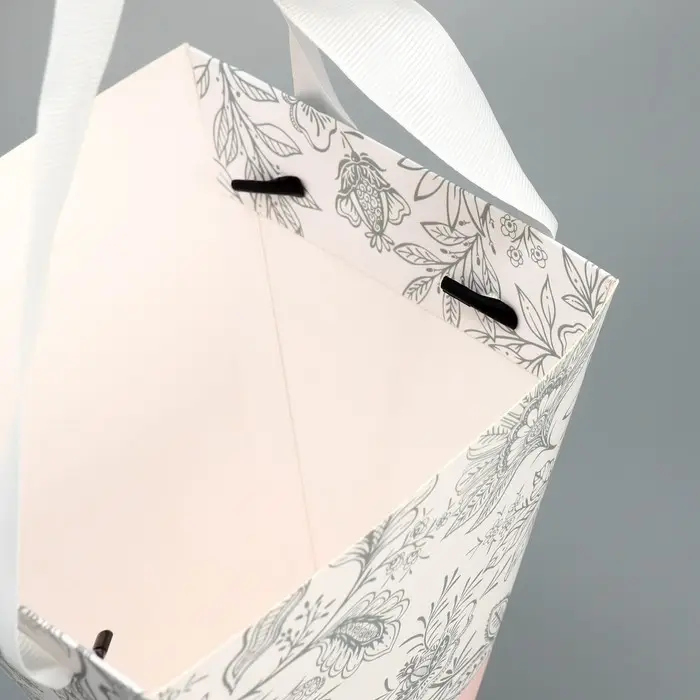 Пакет подарочный, упаковка, «Конус», 13 х 30 х 13 см Пакет подарочный, упаковка, «Конус», 13 х 30 х 13 см