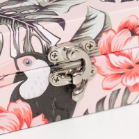 Шкатулка дерево "Какаду и тукан в цветочных джунглях" кожзам 5,5х24х17 см Шкатулка дерево "Какаду и тукан в цветочных джунглях" кожзам 5,5х24х17 см