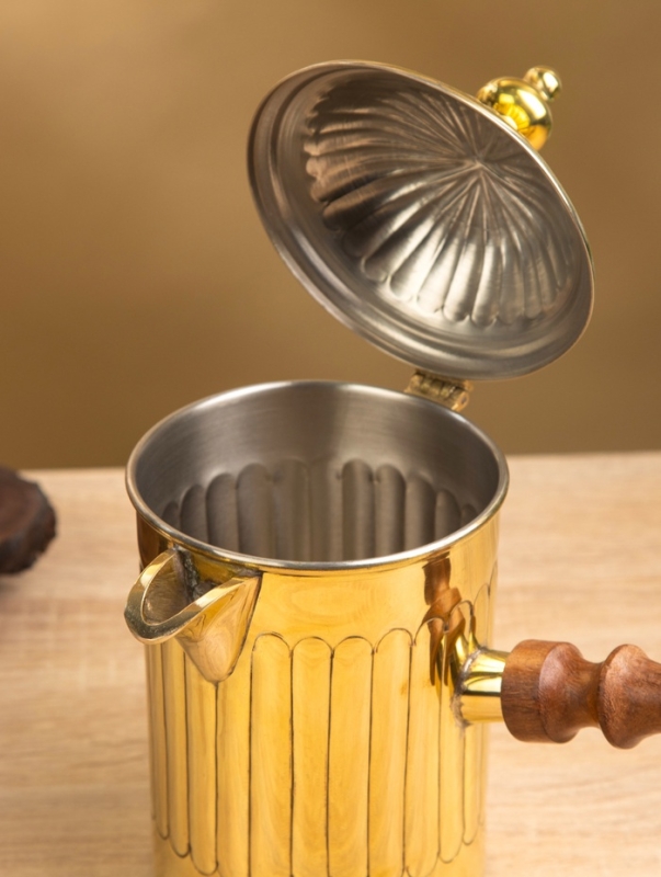 Турка "Золотые грани" латунь, с крышкой и деревянной ручкой 500 мл