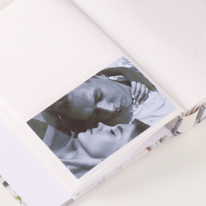 Фотоальбом на 200 фото 10х15 см Фотоальбом на 200 фото 10х15 см "Свадебные бокалы" в коробке серебр обводка 5,5х20,5х26,5 см 10749