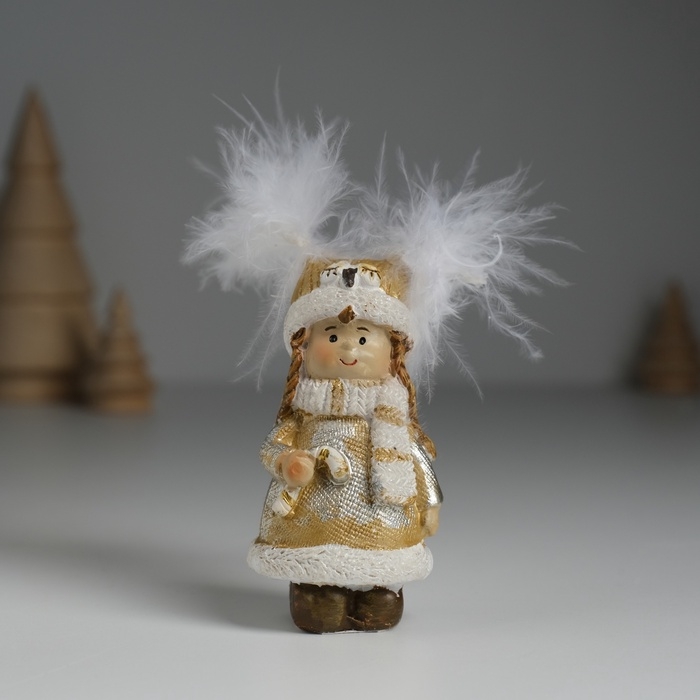 Сувенир полистоун  Сувенир полистоун "Девочка в шапке-сове, в золотистой шубке, с леденцом" 3,5х3,5х8 см