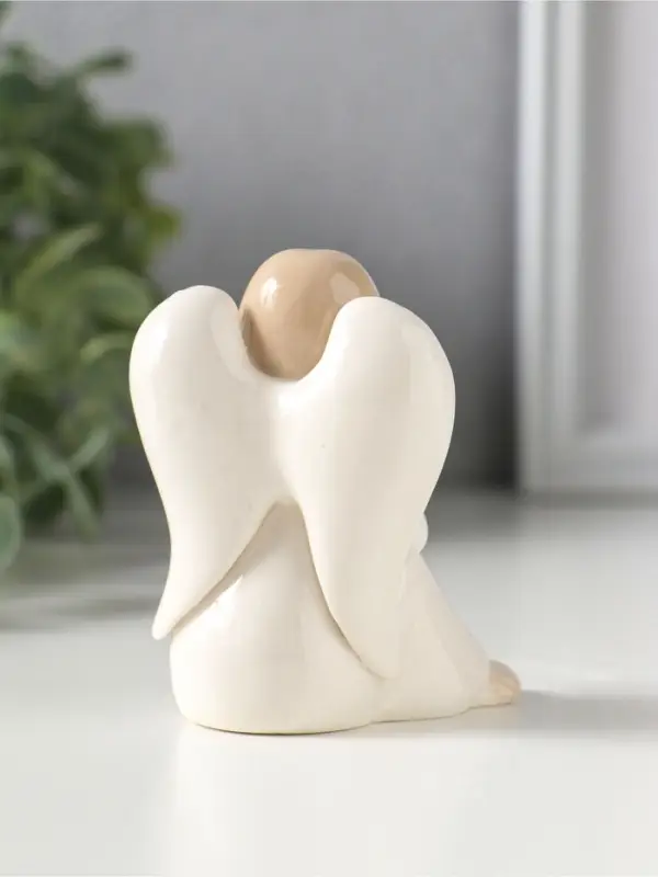 Сувенир керамика "Девочка-ангел в платье с бабочками, с голубем на руке" 7х5,4х7,8 см