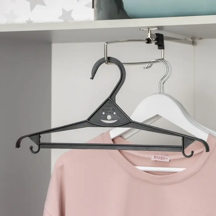 Плечики - вешалка для верхней одежды, размер 40-42, МИКС Плечики - вешалка для верхней одежды, размер 40-42, МИКС