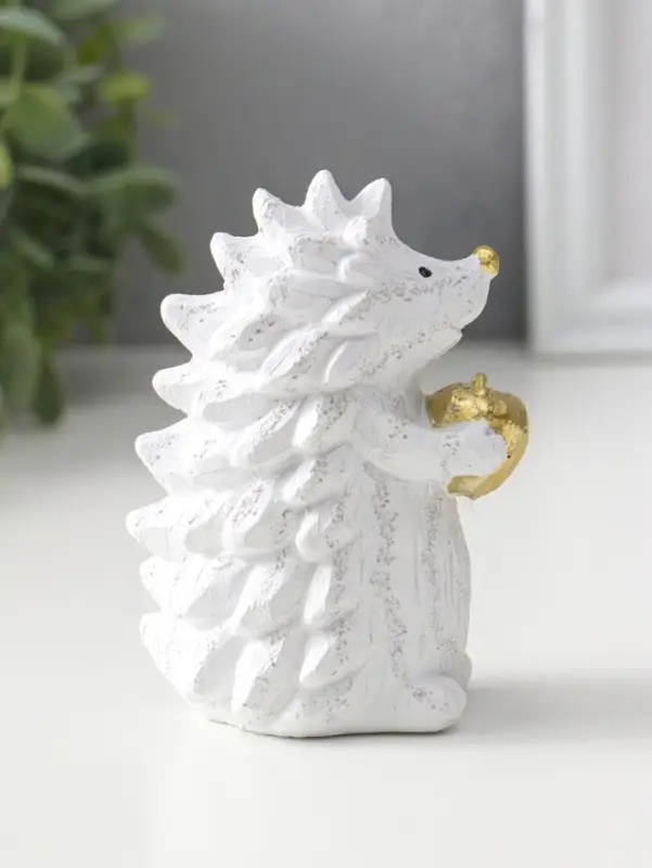 Сувенир полистоун "Ёжик с яблоком" белый с золотом 5х8х10,8 см