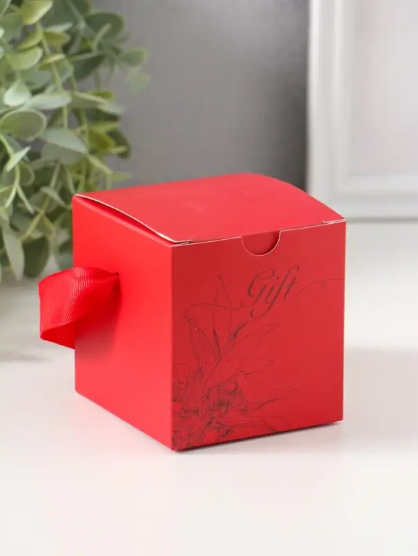 Шкатулка пластик "Роза в футляре" красная 6,8х6,8х7,5 см