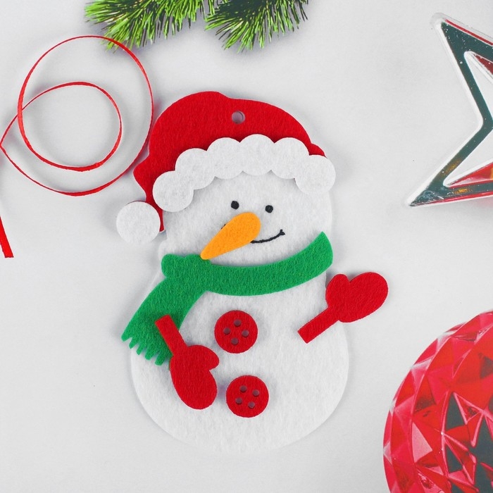 Набор для творчества - создай ёлочное украшение из фетра «Весёлый снеговик» Набор для творчества - создай ёлочное украшение из фетра «Весёлый снеговик»
