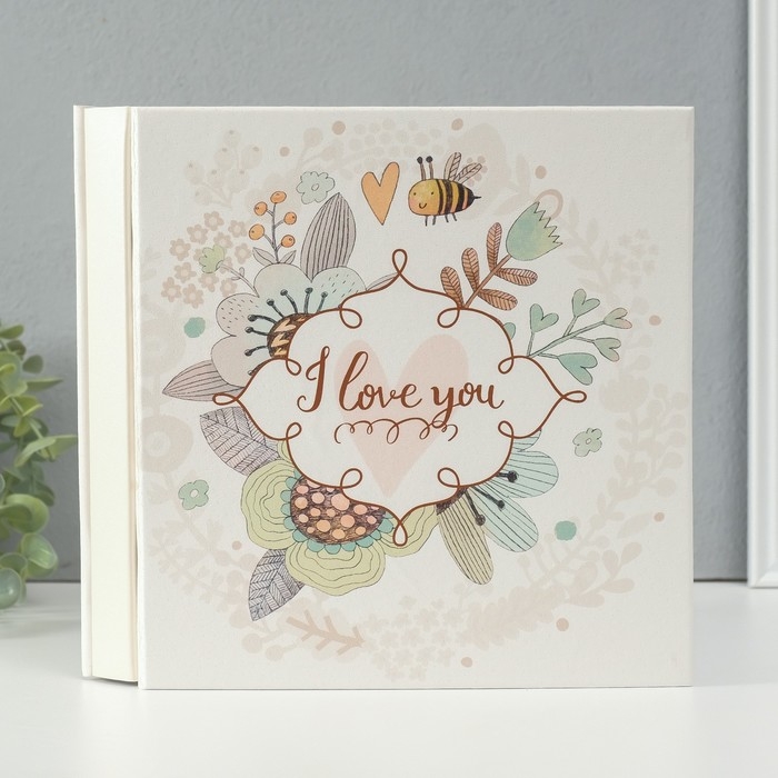 Фотоальбом на 100 фото кожзам 10х15 см  Фотоальбом на 100 фото кожзам 10х15 см "Пчёлка в цветочном букете" в коробке 4х22х23 см