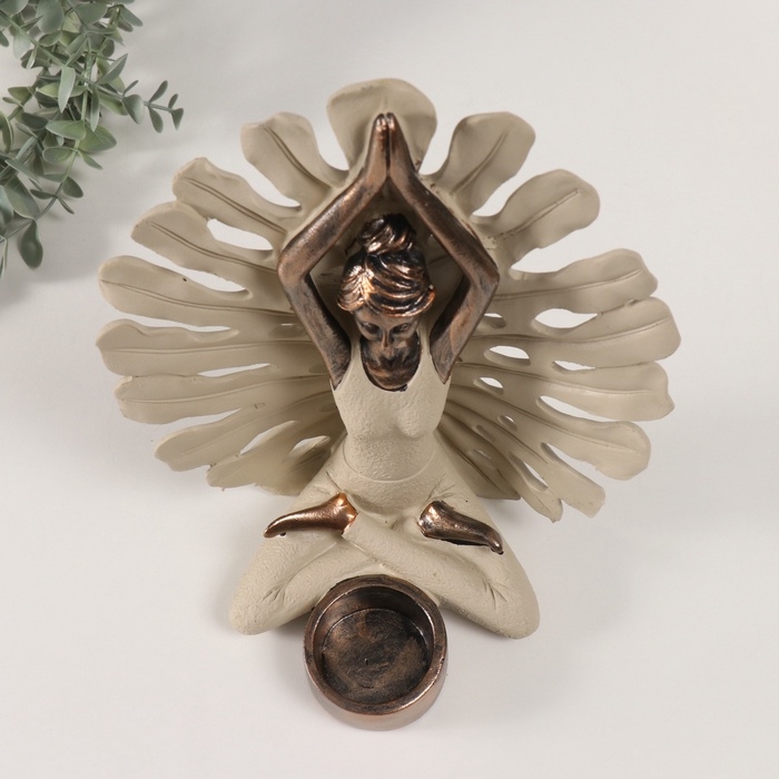 Сувенир полистоун подсвечник  Сувенир полистоун подсвечник "Девушка в позе лотоса у монстеры" под бронзу d=4,3 см 12,3х22х25 см