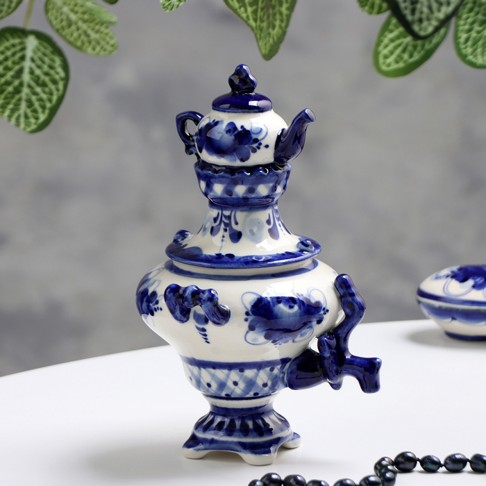 Самовар средний, гжель, фарфор, 18х11 см Самовар средний, гжель, фарфор, 18х11 см