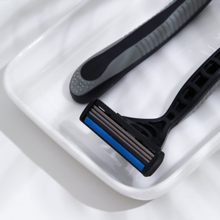 Бритвенные станки одноразовые LuazON, 3 лезвия, увлажняющая полоска, серый, 2 шт. Бритвенные станки одноразовые LuazON, 3 лезвия, увлажняющая полоска, серый, 2 шт.