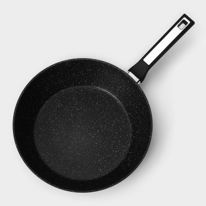 Сковорода Magistro Warrior, d=28 см, h=7,5 см, антипригарное покрытие, индукция, цвет чёрный Сковорода Magistro Warrior, d=28 см, h=7,5 см, антипригарное покрытие, индукция, цвет чёрный