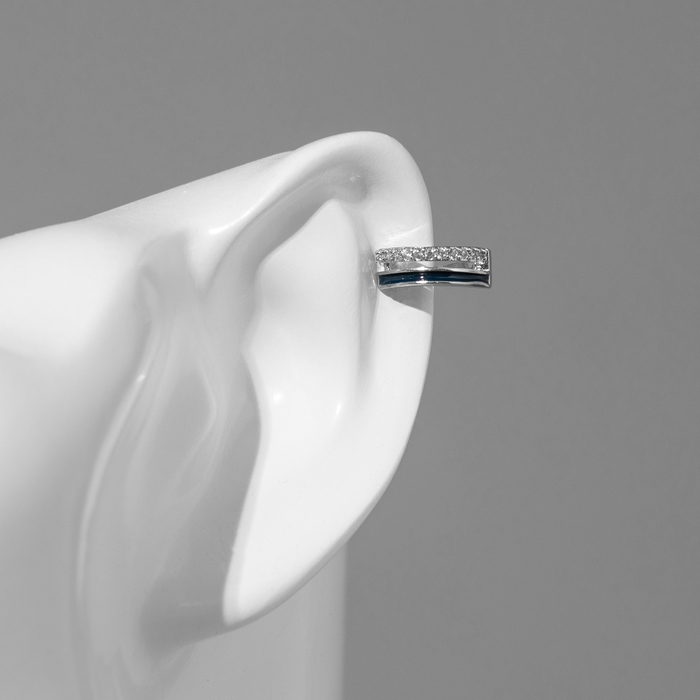 Серьга «Кафф» чёрные и белые линии, цвет чёрно-белый в серебре