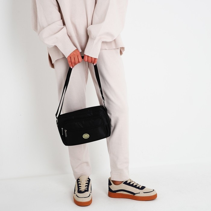 Сумка кросс-боди на молнии, цвет чёрный Сумка кросс-боди на молнии, цвет чёрный