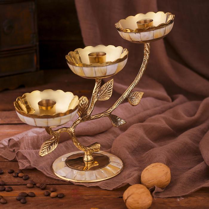 Подсвечник латунь на 3 свечи Подсвечник латунь на 3 свечи "Три бутона" с перламутром 25,5х10х18,5 см