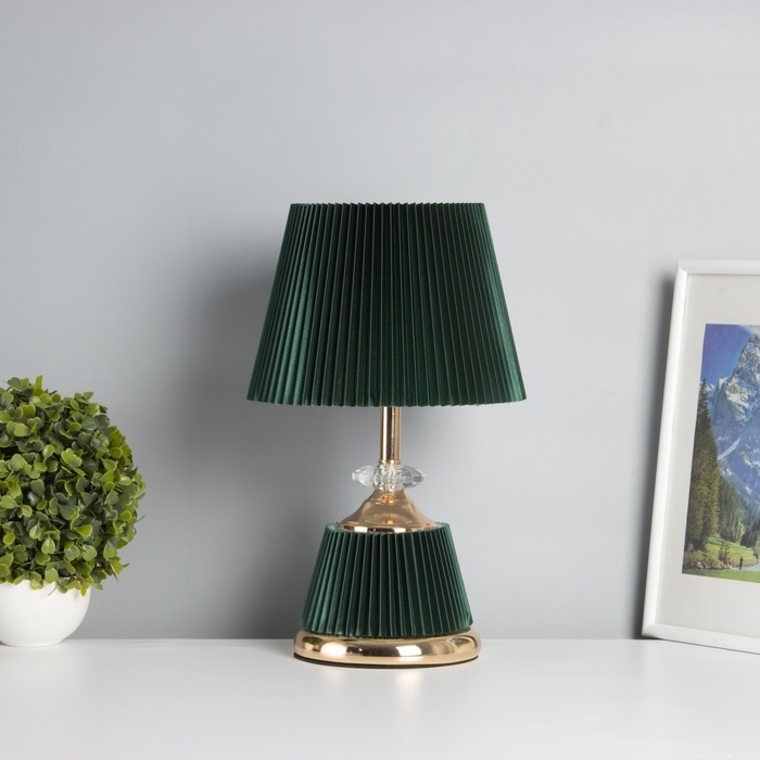 Лампа настольная Лампа настольная "Клаудия" 1х40Вт Е27+LED подсветка основания изумрудный/золото 15х15х32,5см 10683