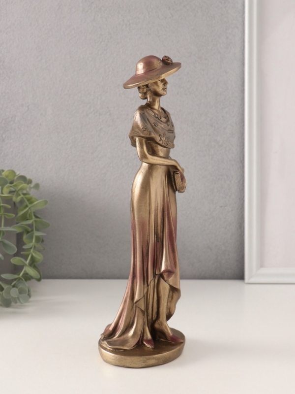 Сувенир полистоун Сувенир полистоун "Леди в шляпке с накидкой на плечах" 8,5х8х26,5 см