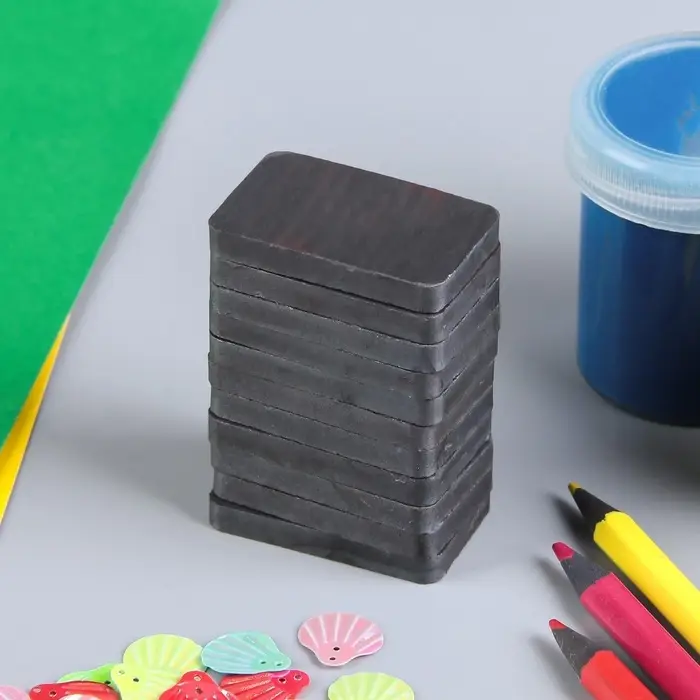 Магнит технический ферритовый, на обе стороны, прямоугольный, 40×25×5 мм Магнит технический ферритовый, на обе стороны, прямоугольный, 40×25×5 мм