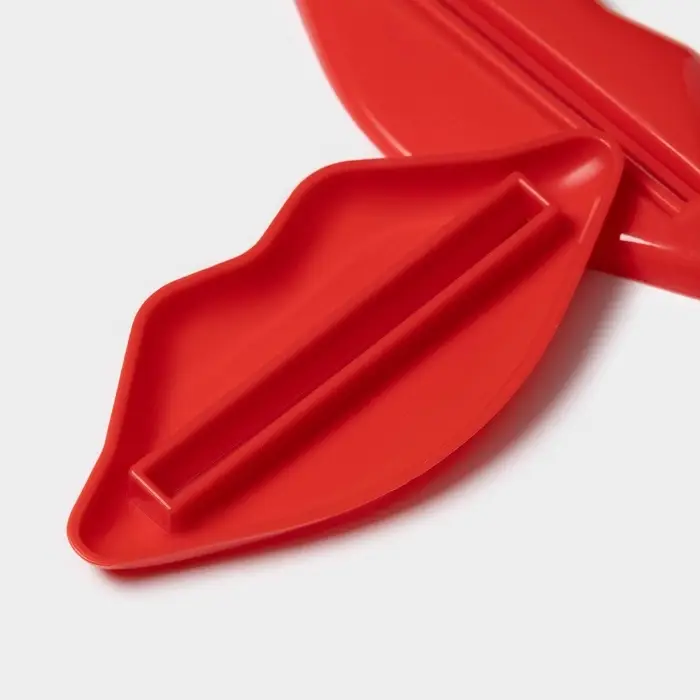 Набор выдавливателей для зубной пасты &laquo;Губы&raquo;, 2 шт., 9.3&times;4.2 см, красный
