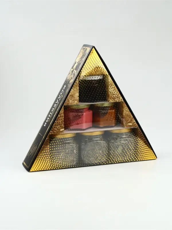 Подарочный набор новогодний &laquo;Золотая коллекция&raquo; варенье с шишками, крем-мед 2 шт, чай в банке 3 шт