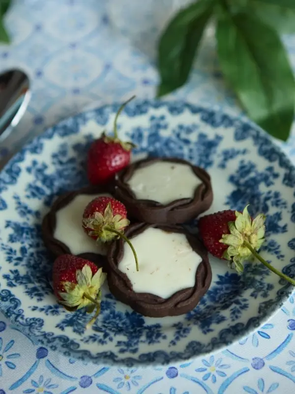 Тарелка Добрушский завод &laquo;Версаль&raquo;, d=17.5 см, фарфор, белая, синяя