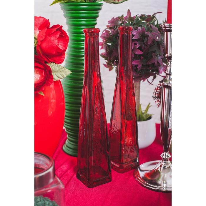 Ваза "Стрелка" четырехгранная, красная диам.отверстия=2см, H=29х5,5см, V=0,2л