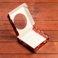 Подарочная коробка сборная с окном «Мандарины и подарки», 11.5×11.5×3 см