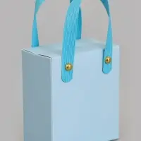 Коробка - пакет с ручками подарочная, 10&times;8.5&times;5 см, голубая