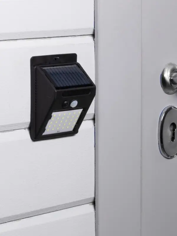 Садовый светильник, уличный, на солнечной батарее с датчиком движения, накладной, 30 LED, свечение белое