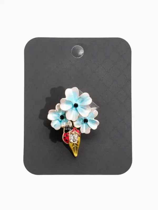 Брошь "Цветы Сирени с божей коровкой", цветная в золоте