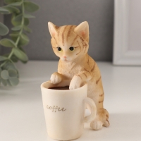 Сувенир полистоун "Рыжий котёнок с чашкой кофе" 8,5х5,5х10 см