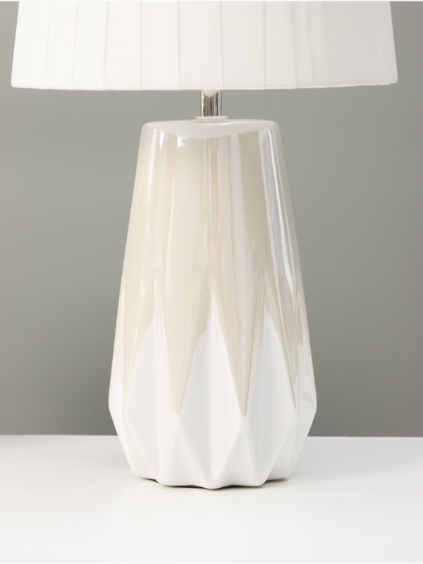 Настольная лампа Настольная лампа "Грация" 1х40Вт Е14 кремовый перламутр 22х22х41см