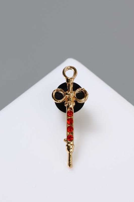 Значок «Шприц» карпульный мини, цвет красный в золоте Значок «Шприц» карпульный мини, цвет красный в золоте