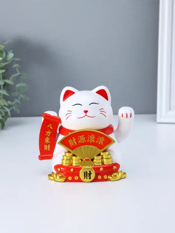 Маятник пластик от солнечной батареи "Белый кот Манэки-нэко с веером" 11,2х14,3х15,3 см