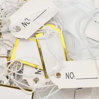 Ценники на верёвке, 100 шт. отверстие 3 мм, 1.3&times;2.5 см, белые, золотой