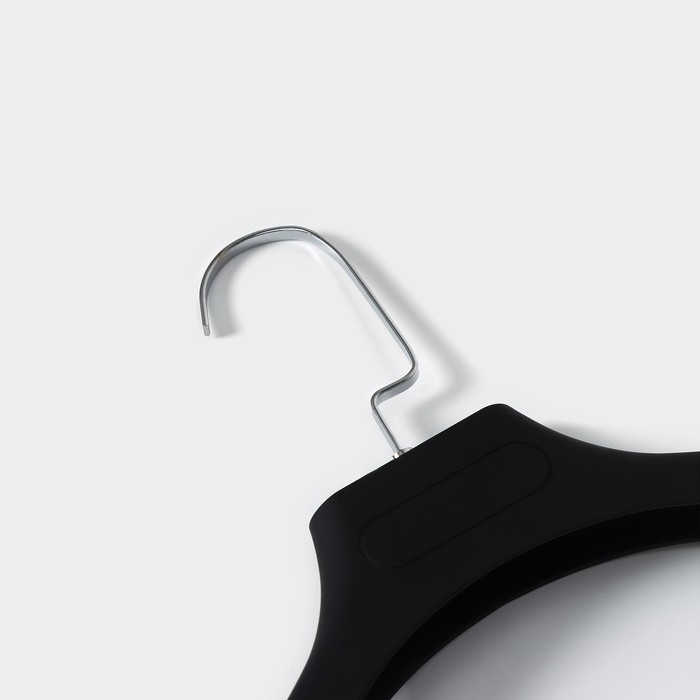 Плечики - вешалка для одежды, 39×4,4×22,5 см см, размер 40-42, покрытие soft-touch, цвет чёрный Плечики - вешалка для одежды, 39×4,4×22,5 см см, размер 40-42, покрытие soft-touch, цвет чёрный