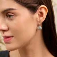 Серьги &laquo;Таблетка. Кошачий глаз&raquo;, шарик, пластик, серые в серебре