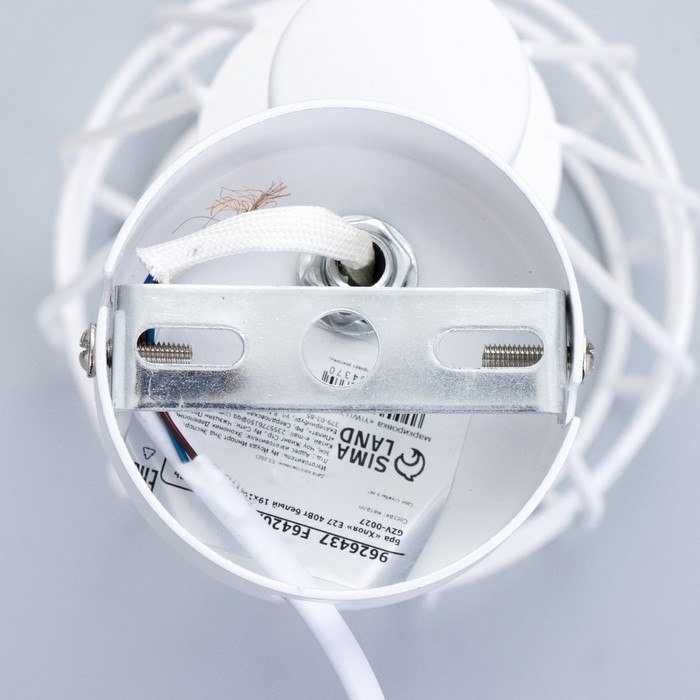 Бра с переключателем на проводе Бра с переключателем на проводе "Хлоя" Е14 40Вт белый 19х10х18см