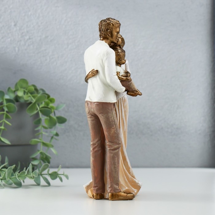 Сувенир полистоун  Сувенир полистоун "Родители с малышом" бронза, пастельные оттенки 10,5х9х23,5 см