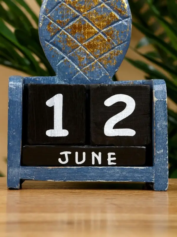 Календарь настольный «Ананас», 10.5×5.5×19.5 см, дерево, сине-зелёный