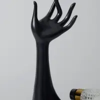 Подставка для украшений QF &laquo;Рука&raquo; 9.5&times;7&times;24, чёрная