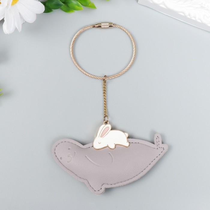 Брелок кожзам Брелок кожзам "Тюлень со спящим зайчиком" эмаль 6,3х9 см