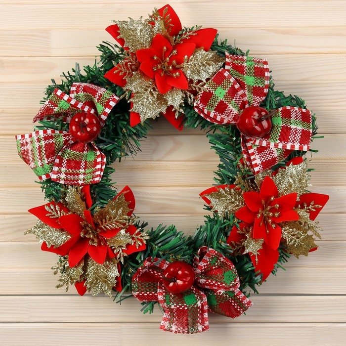 Венок новогодний d-30 см  Венок новогодний d-30 см "Яркая сказка" цветы бантики ягоды