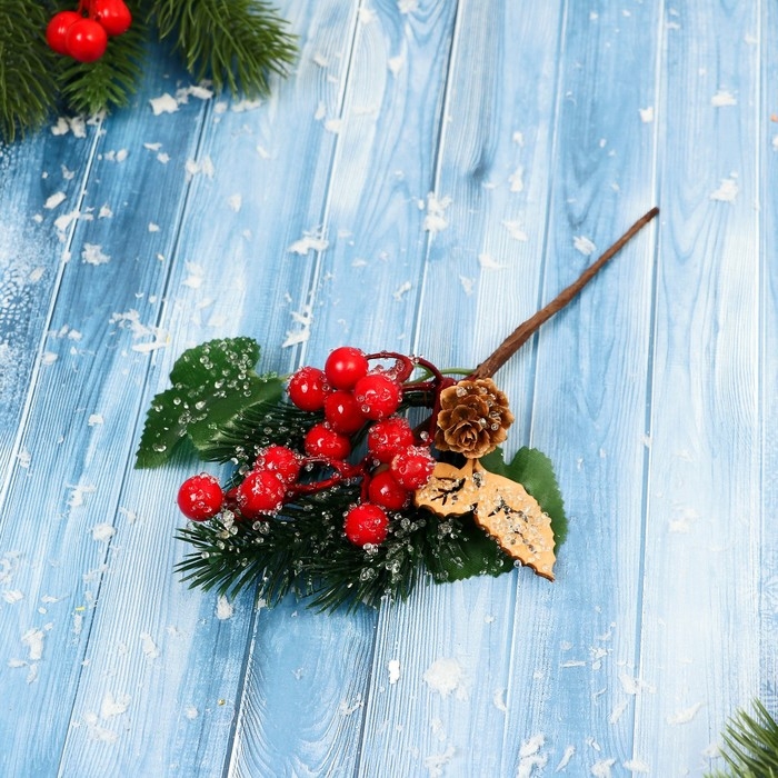 Декор  Декор "Зимние грезы" ягоды шишка хвоя листья, 22 см