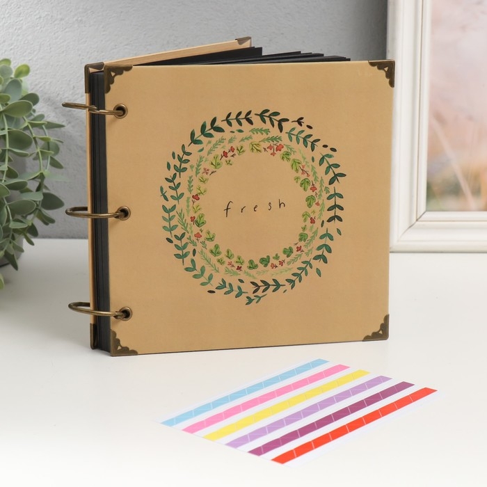 Фотоальбом на кольцах 30 листов Фотоальбом на кольцах 30 листов "Свежесть" чёрные листы 18х18 см