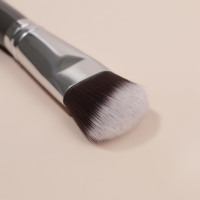 Кисть для макияжа «Brush GRAPHITE», 17,5 (± 1) см, цвет тёмно-серый/серебристый