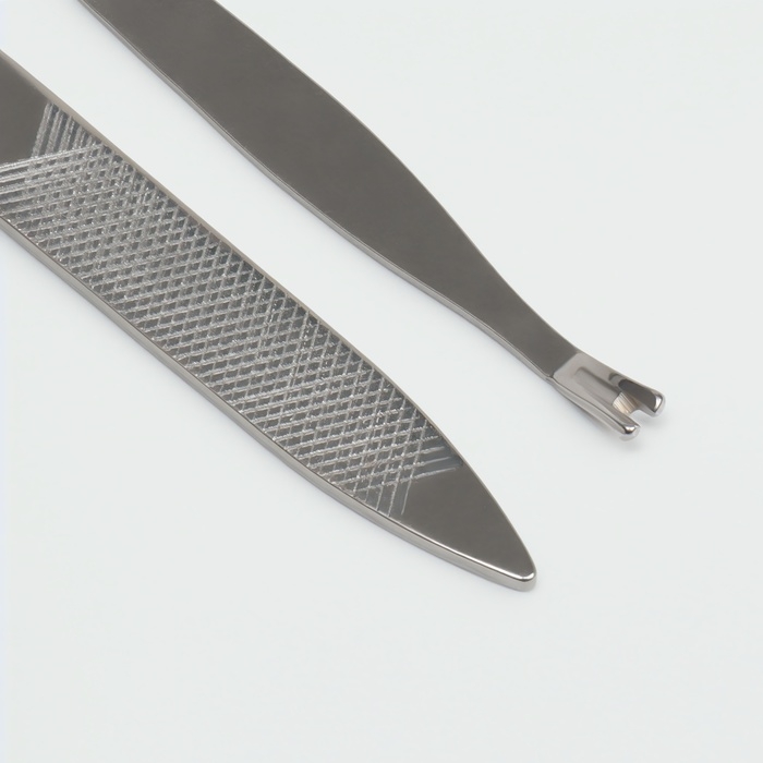 Набор маникюрный, 5 предметов, в металлическом футляре, цвет серебристый