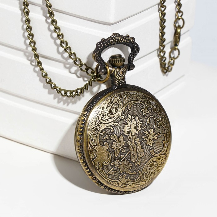 Часы карманные Часы карманные "Волчий оскал", кварцевые, 5.5 х 4.5 см, d циферблата-4 см