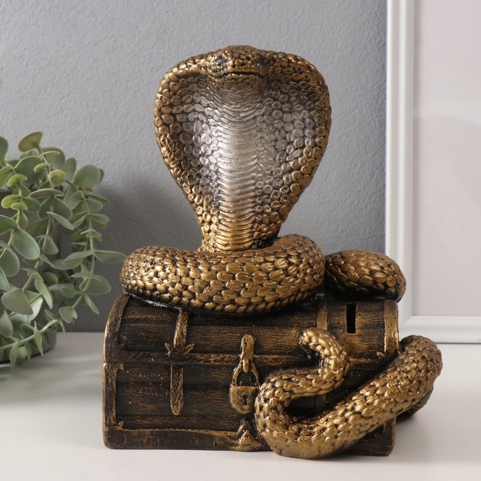 Копилка Копилка"КОБРА НА СУНДУКЕ "  20 х 17 х 12 см.
